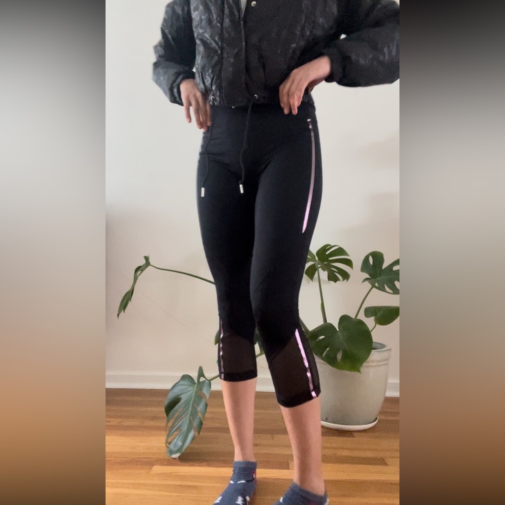 Holographic striped cropped leggings